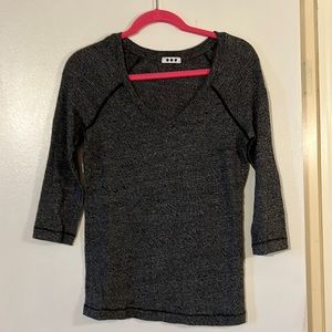 Three dots gray/black raglan 3/4 sleeve v-neck top